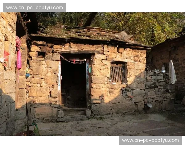 红蓝坚韧对决白衣豪情:萨达尔球场的铁血审判与星光博弈